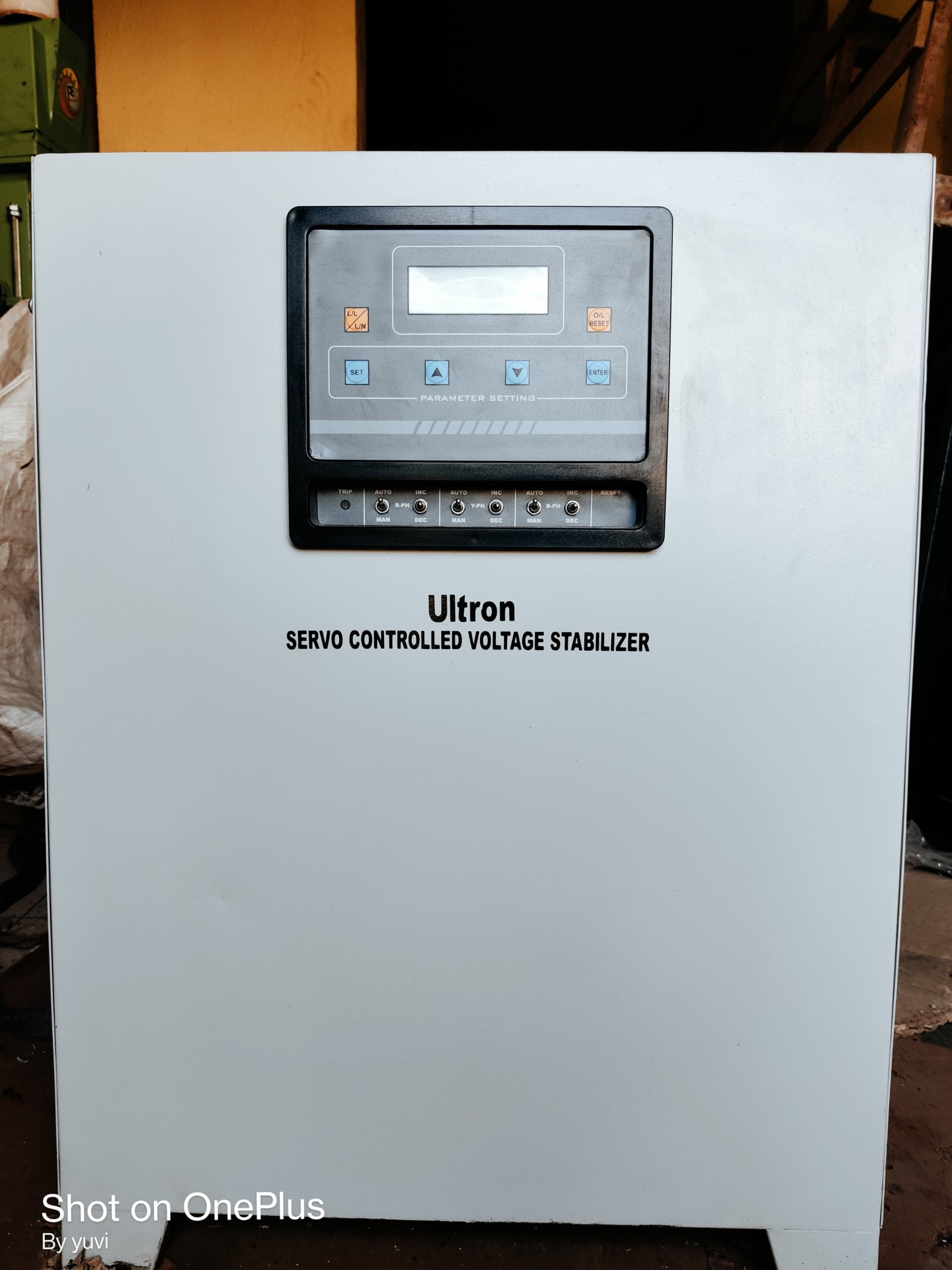 Servo Controlled Voltage Stabilizer